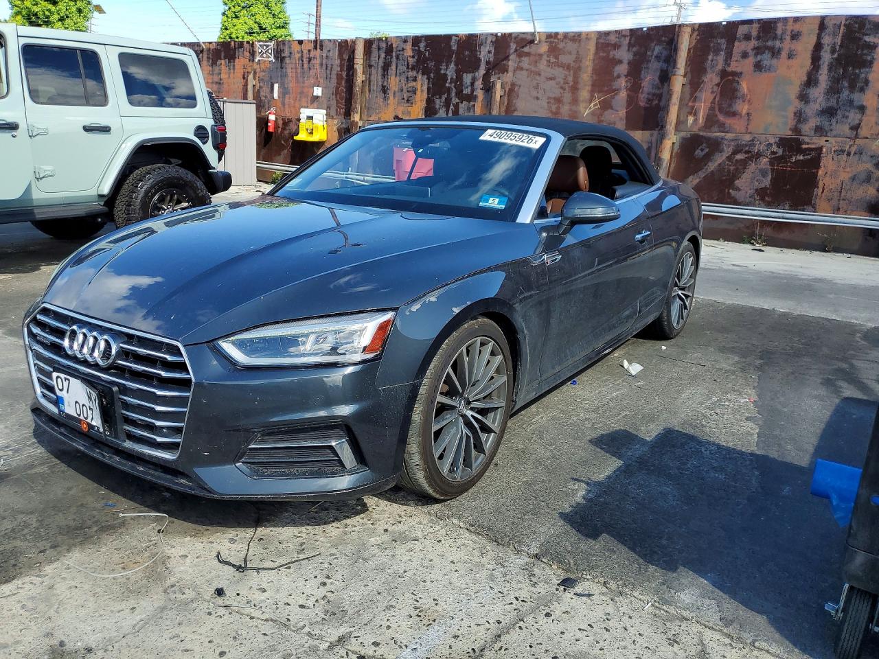 2019 Audi A5 Cabriolet Premium Plus, VIN WAUYNGF52KN005011 — Бок