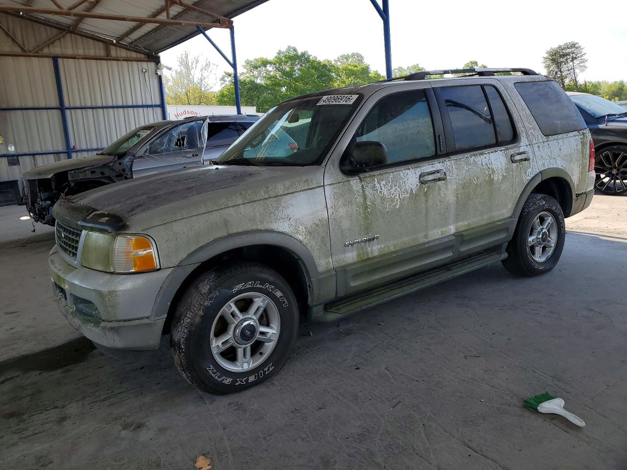 2002 Ford Explorer XLT, VIN 1FMZU73E82UA10438 — Minor dents and scratches