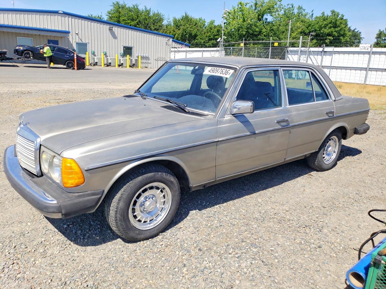 1983 Mercedes-Benz 300 D, VIN WDBAB33A1DB027723 — Normal wear