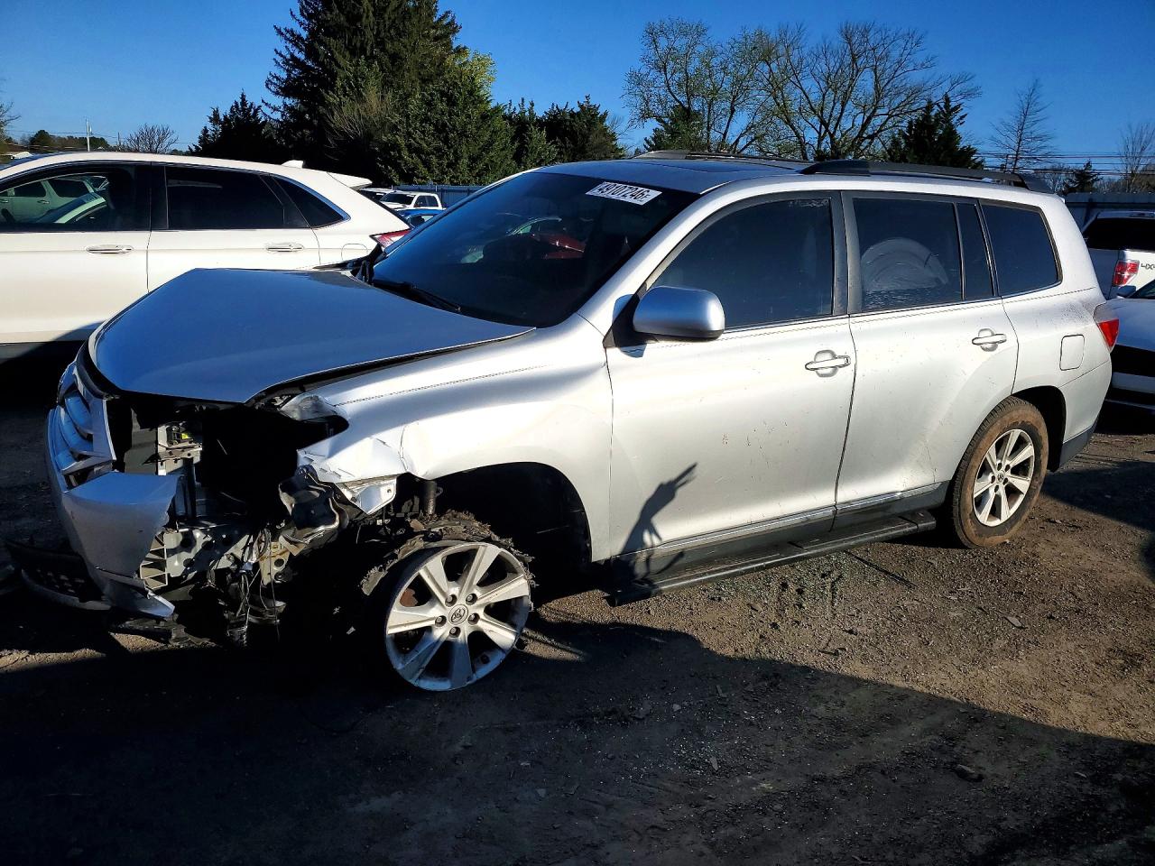 2013 Toyota Highlander SE, VIN 5TDBK3EH0DS218557 — Front end