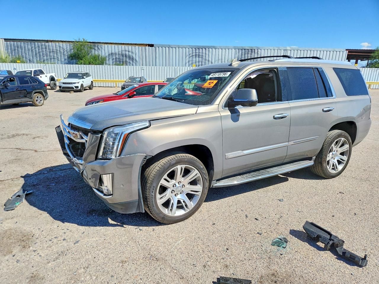 2017 Cadillac Escalade Luxury, VIN 1GYS4BKJ5HR219584 — Front end