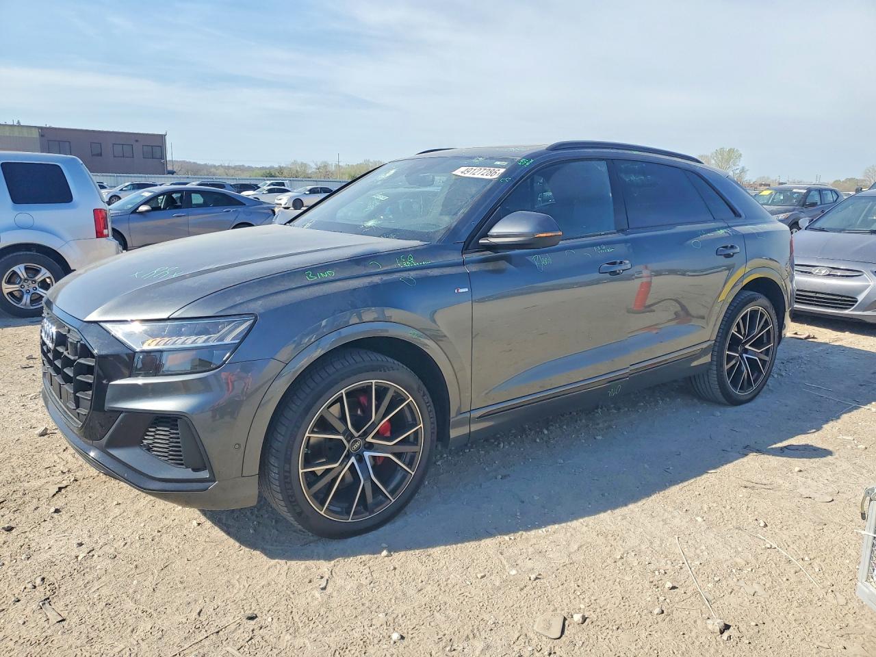 2022 Audi Q8 Premium Plus, VIN WA1EVBF15ND003764 — Град