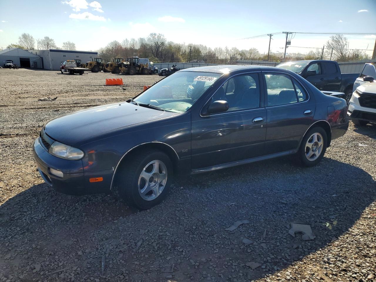 1993 Nissan Altima GLE, VIN 1N4BU31F4PC122649 — Side