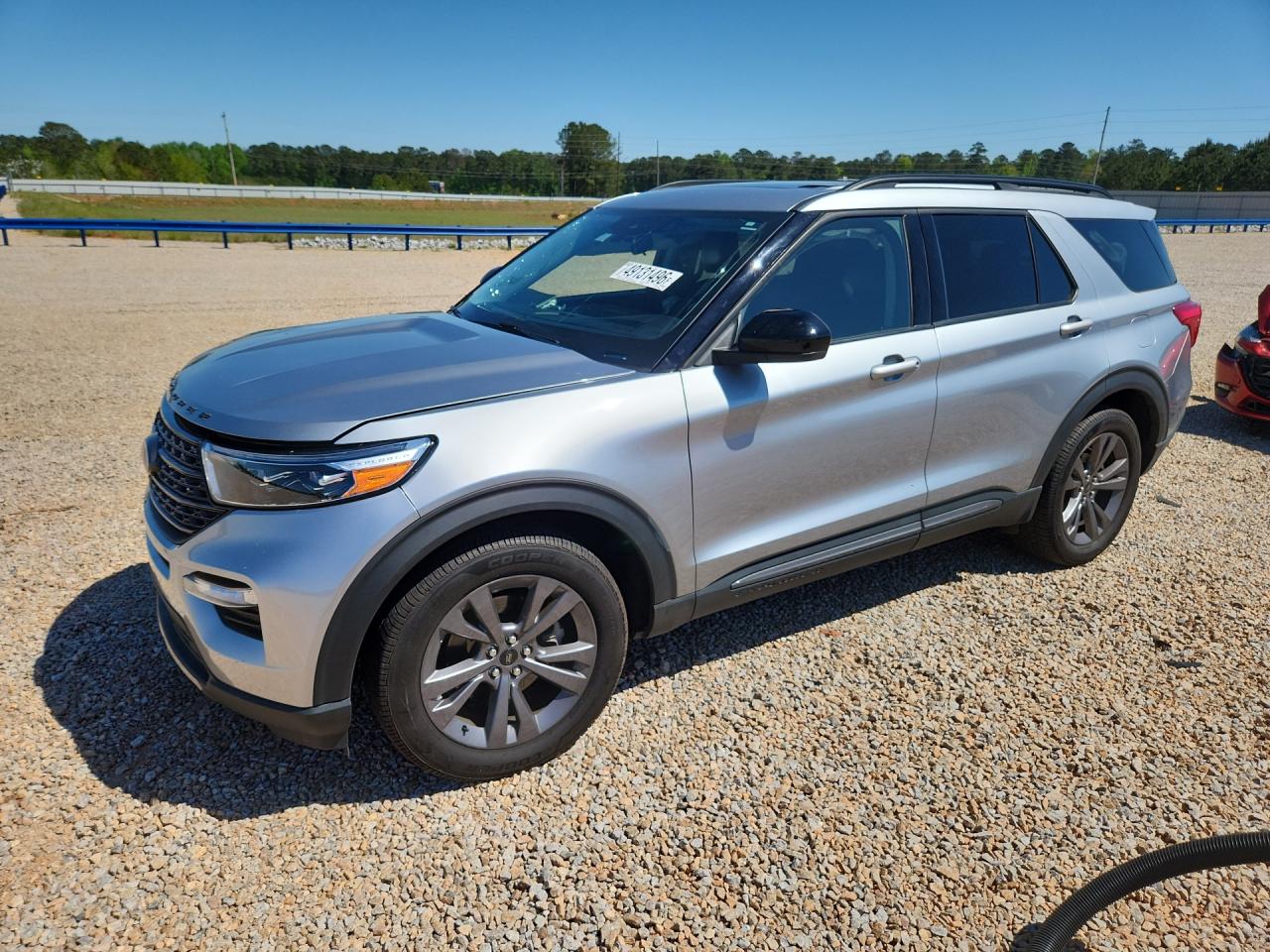 2022 Ford Explorer XLT, VIN 1FMSK8DHXNGB37832 — Перед
