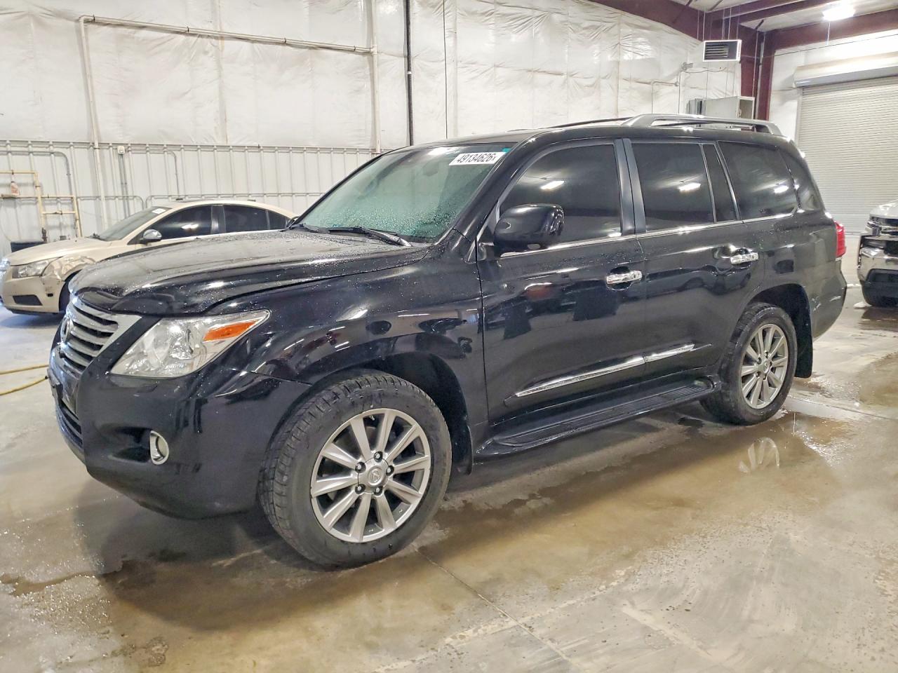 2010 Lexus LX 570, VIN JTJHY7AX6A4054393 — Перед