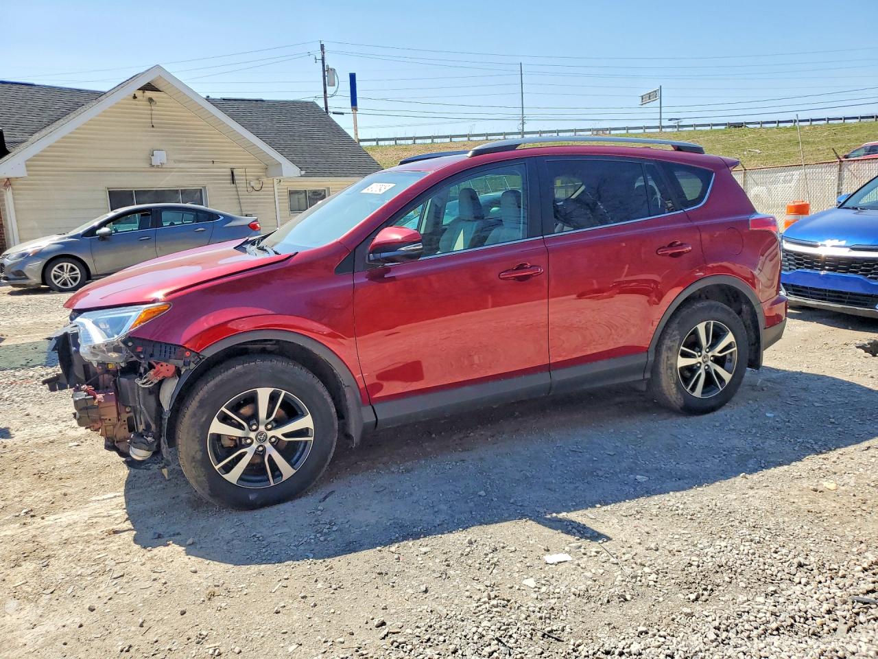 2018 Toyota RAV4 XLE, VIN 2T3RFREVXJW711748 — Front end