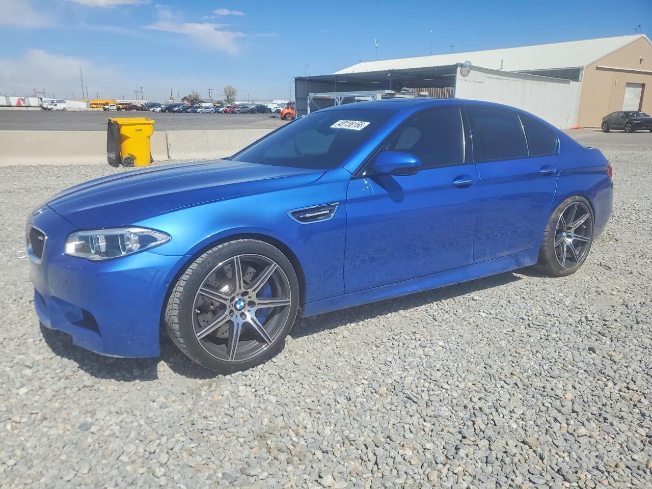 2014 BMW M5, VIN WBSFV9C58ED593283 — Днище
