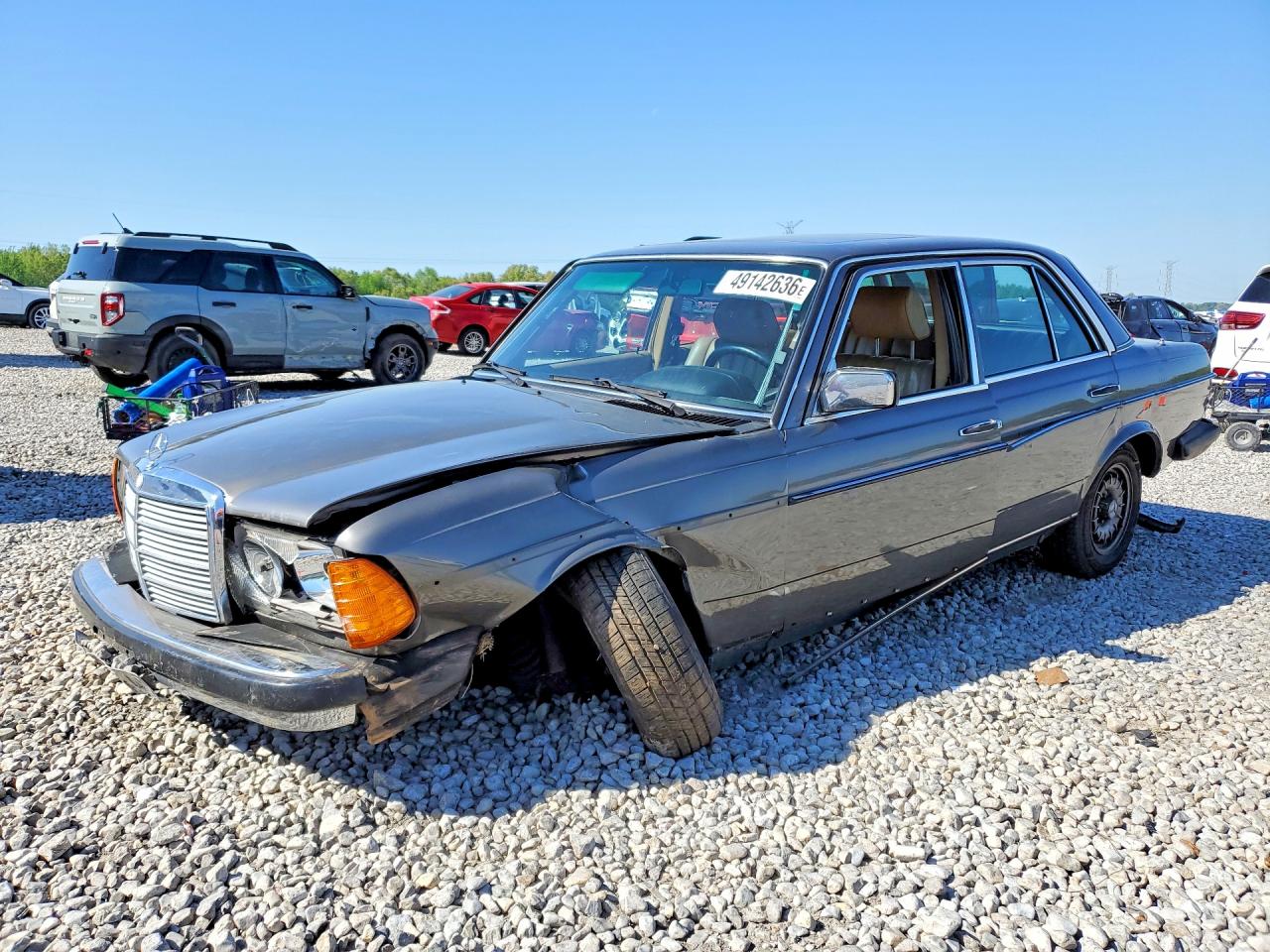 1983 Mercedes-Benz 300 D, VIN WDBAB33A0DB016776 — Front end