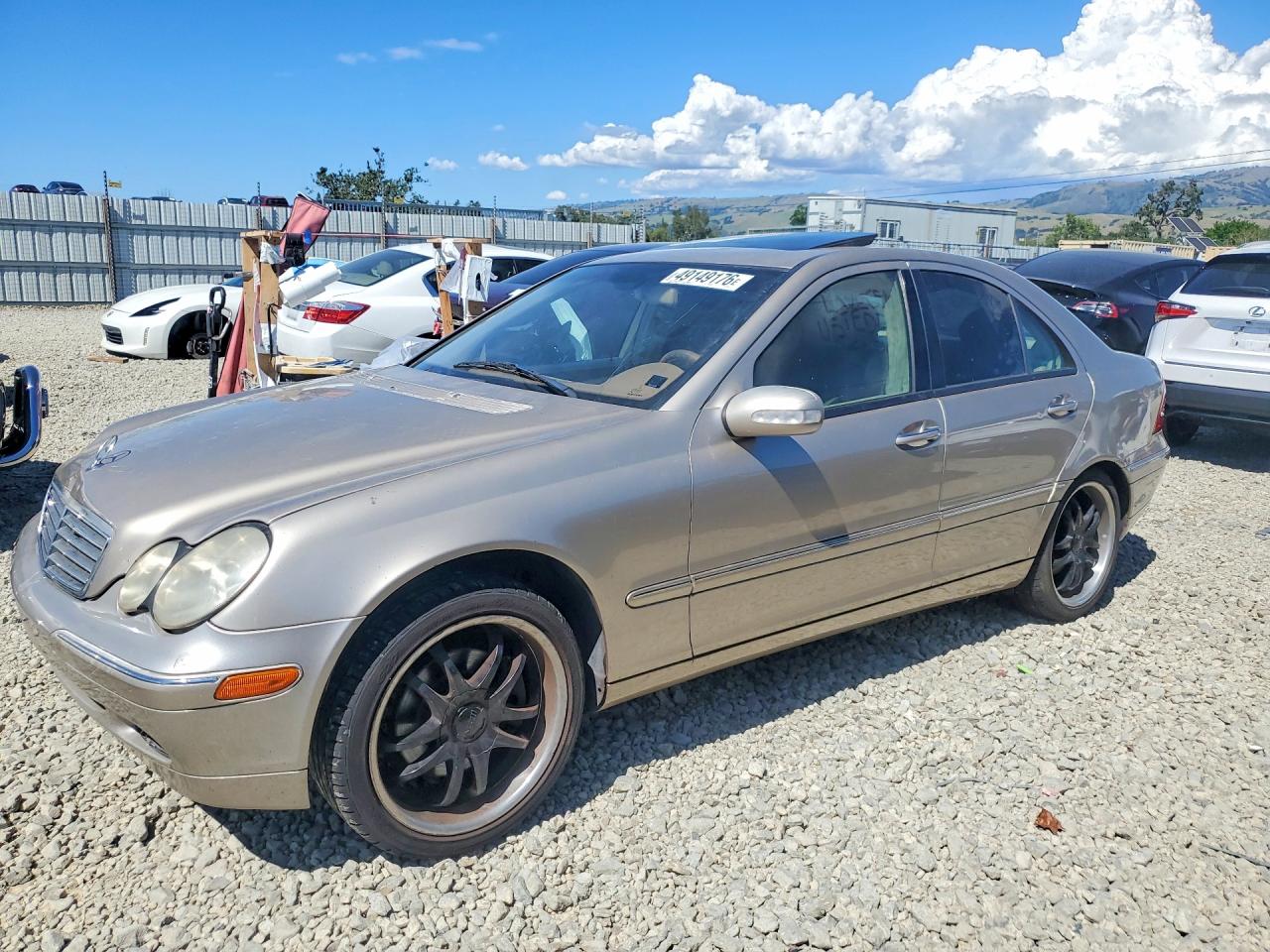 2001 Mercedes-Benz C 230/260/280/320, VIN WDBRF64J31F050044 — Minor dents and scratches