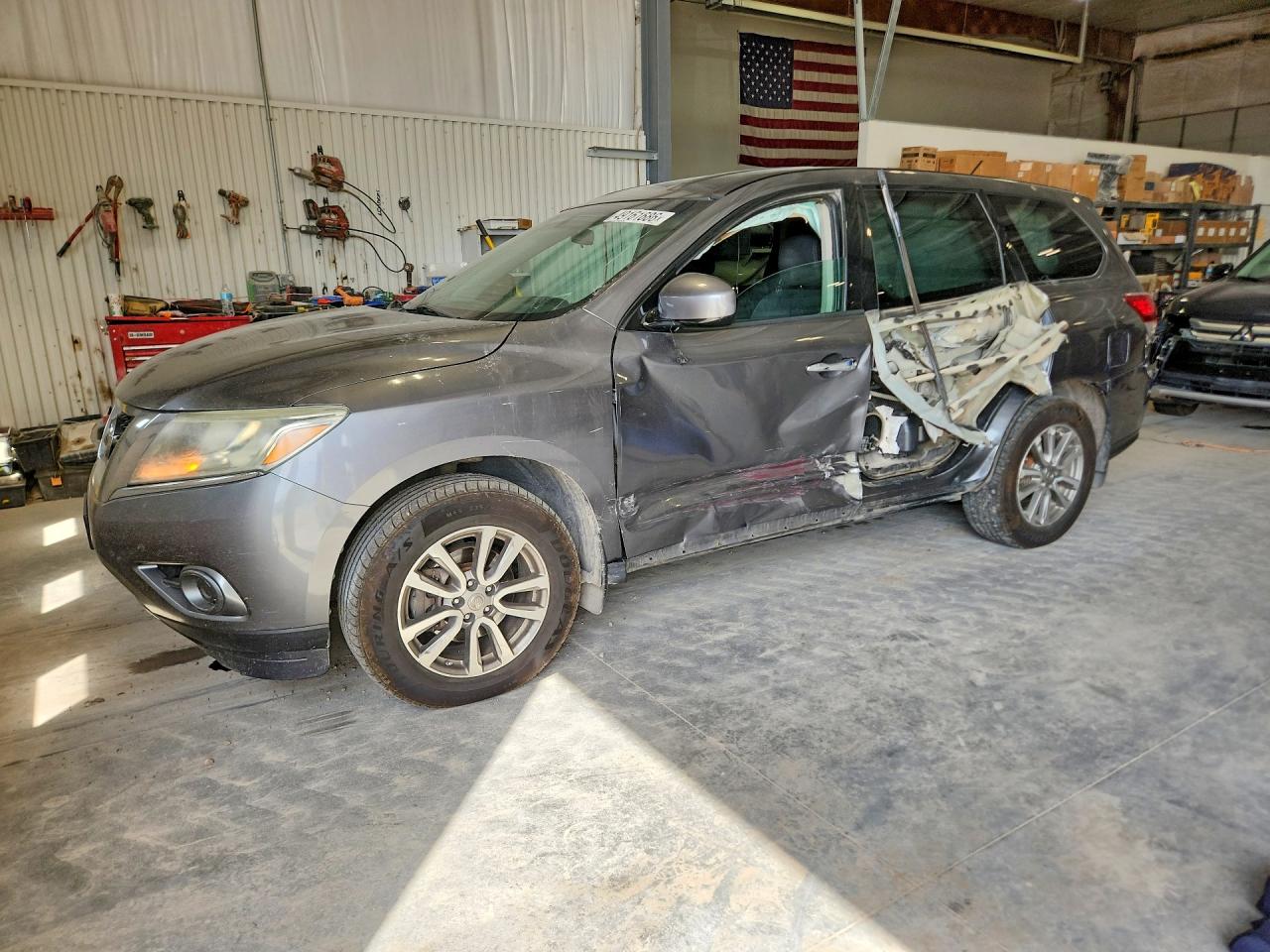 2015 Nissan Pathfinder S, VIN 5N1AR2MM0FC608493 — Side
