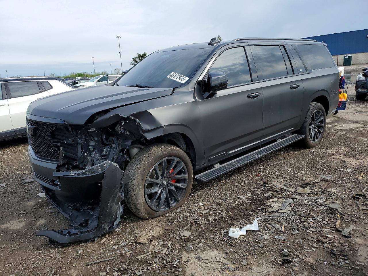 2022 Cadillac Escalade ESV Sport Platinum, VIN 1GYS4RKL5NR271688 — Front end