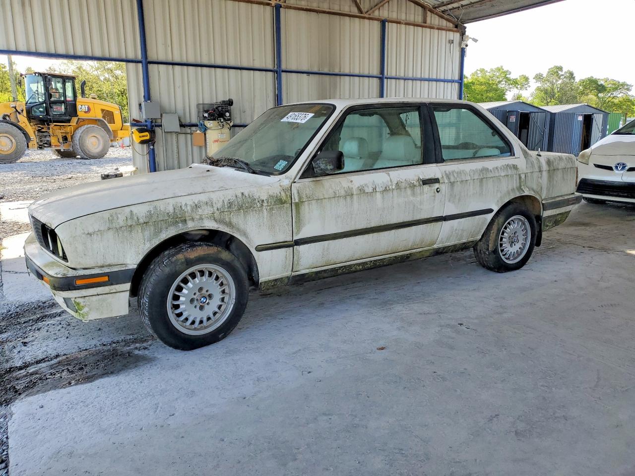 1989 BMW 3 Series, VIN WBAAA1309K4204999 — Зад
