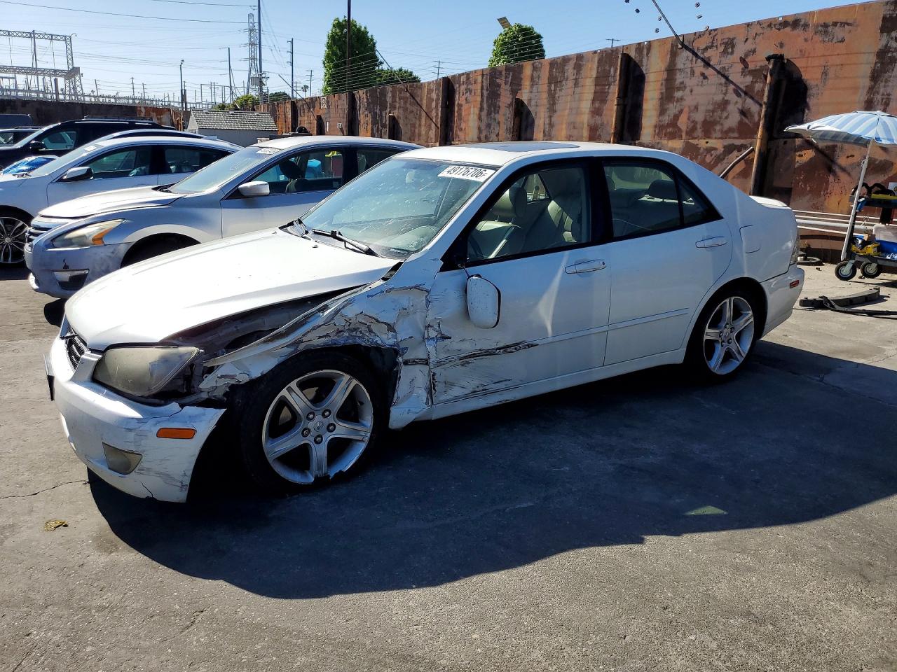 2005 Lexus IS 300, VIN JTHBD192750101470 — Front end