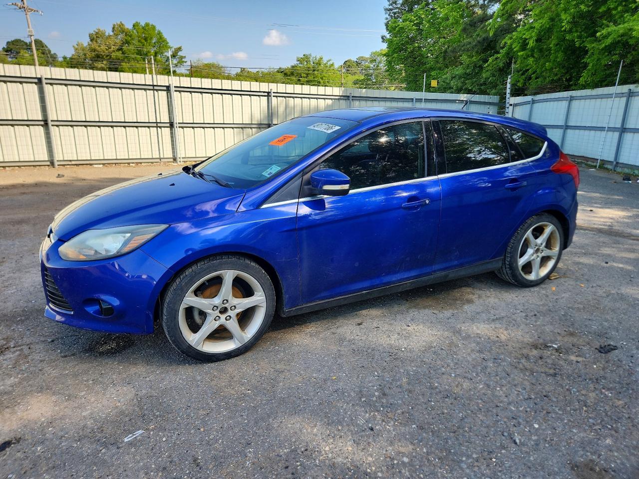 2013 Ford Focus Titanium, VIN 1FADP3N20DL275158 — Front end