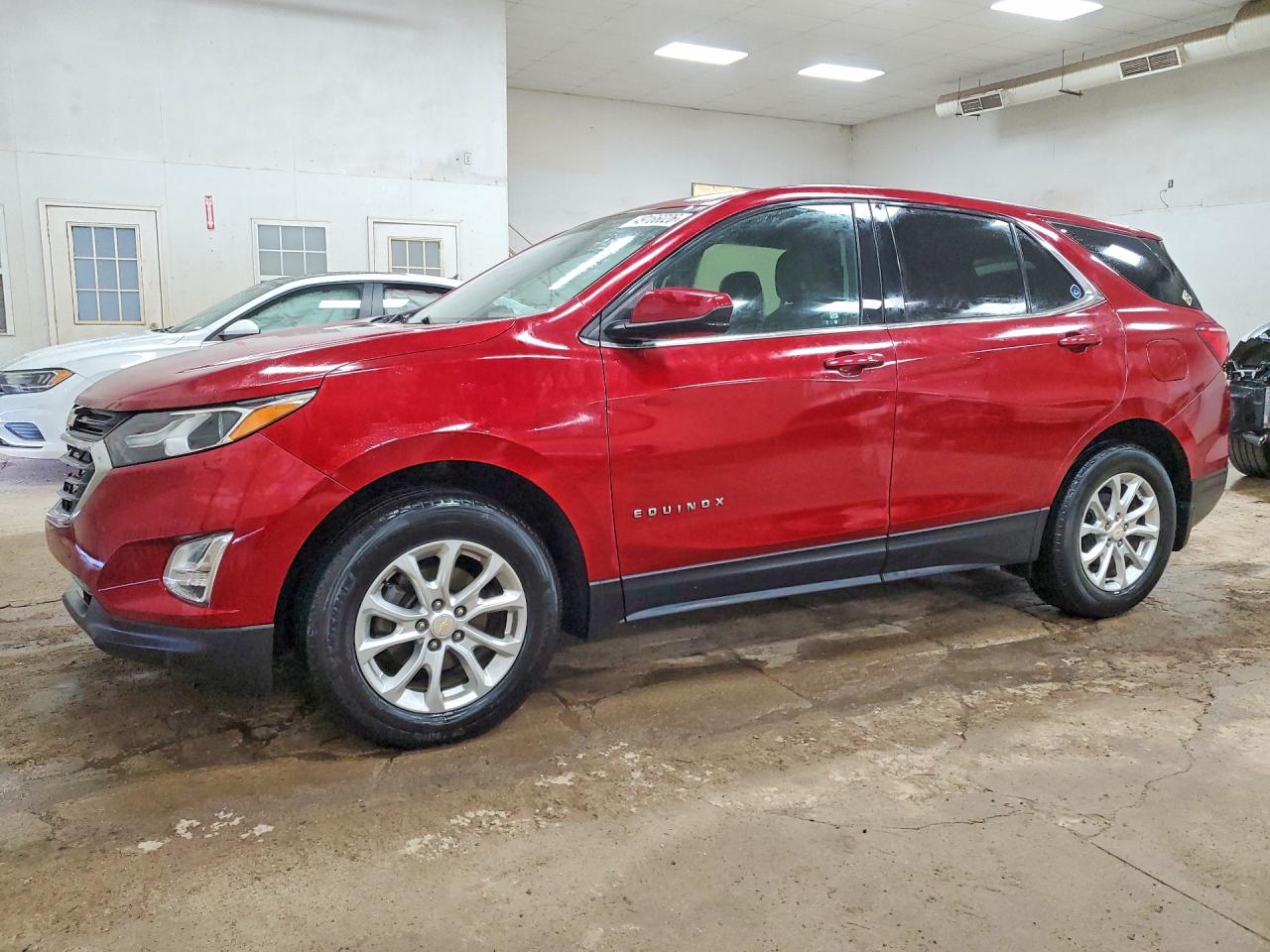 2020 Chevrolet Equinox LT, VIN 2GNAXJEV2L6249008 — Front end