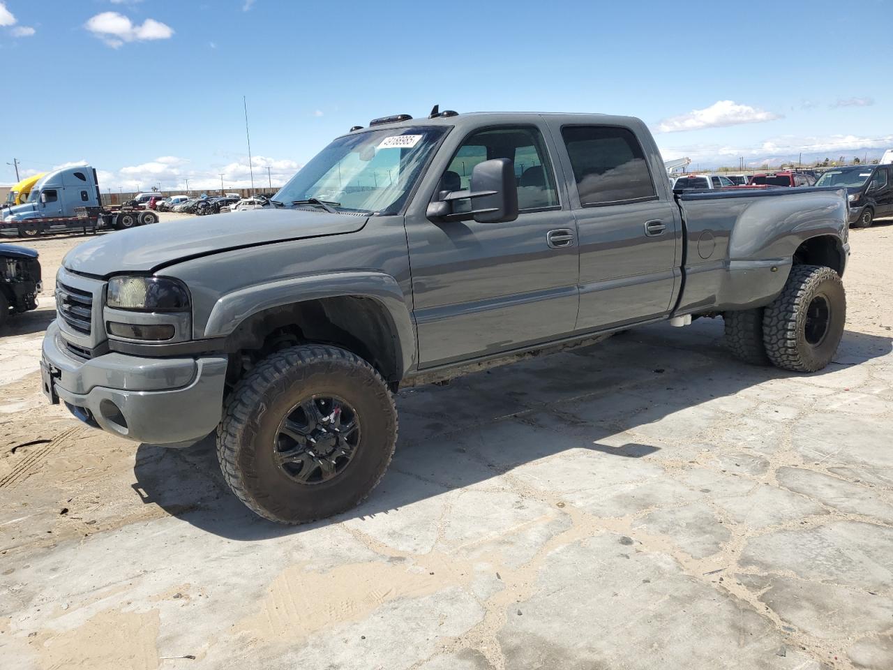 2007 GMC Sierra 3500 DRW SLE2, VIN 1GTJK33D37F133566 — Front end