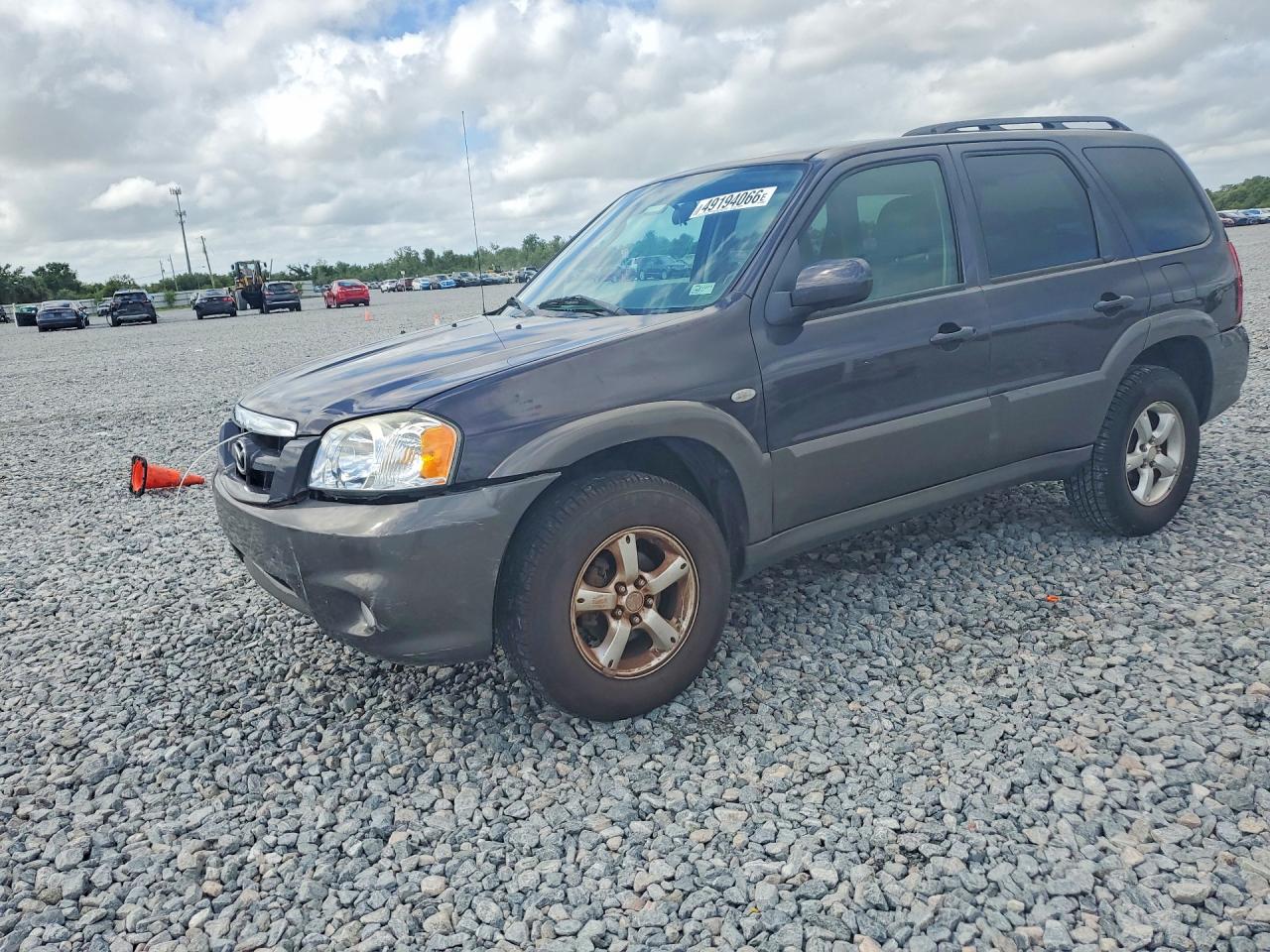 2005 Mazda Tribute i, VIN 4F2YZ02Z65KM26758 — Front end