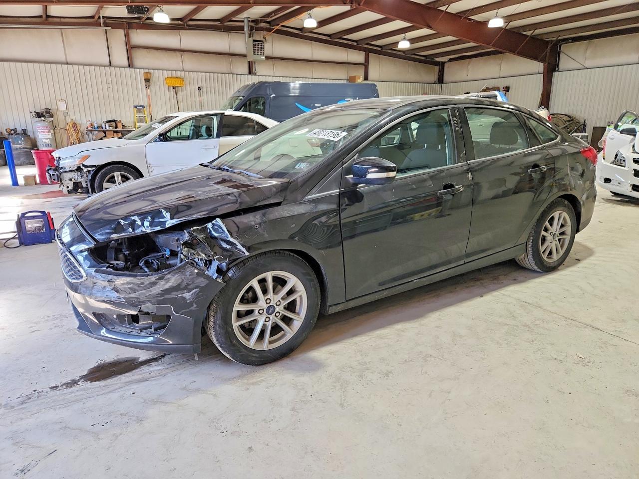 2015 Ford Focus SE, VIN 1FADP3F23FL214100 — Front end