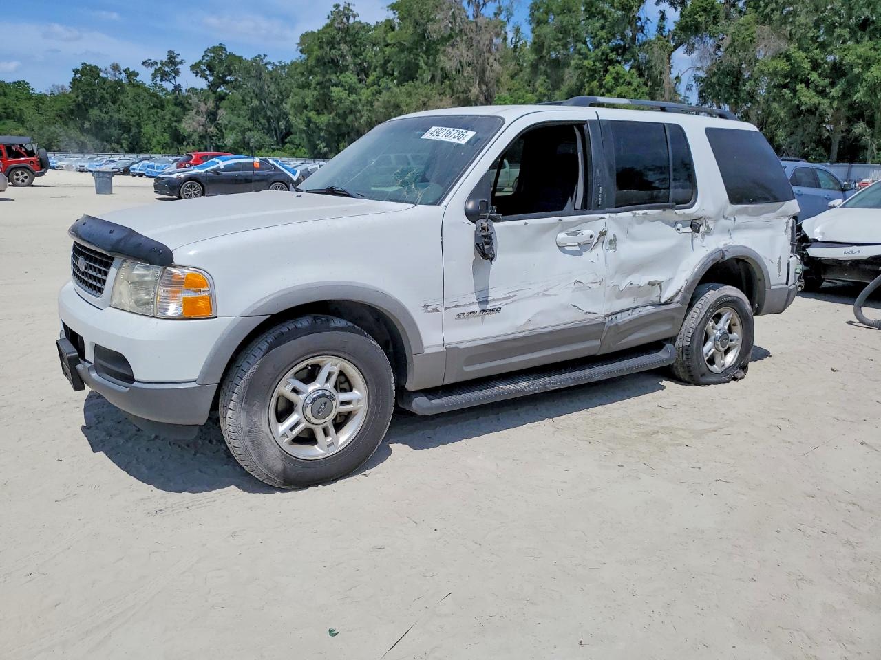 2002 Ford Explorer XLT, VIN 1FMZU63E42ZA03208 — Side