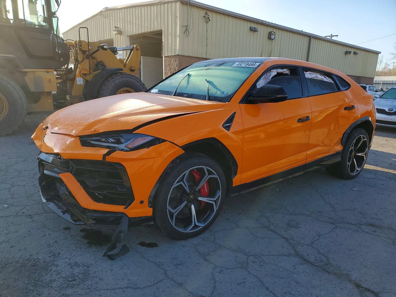 2019 Lamborghini Urus, VIN ZPBUA1ZL1KLA04201 — Front end