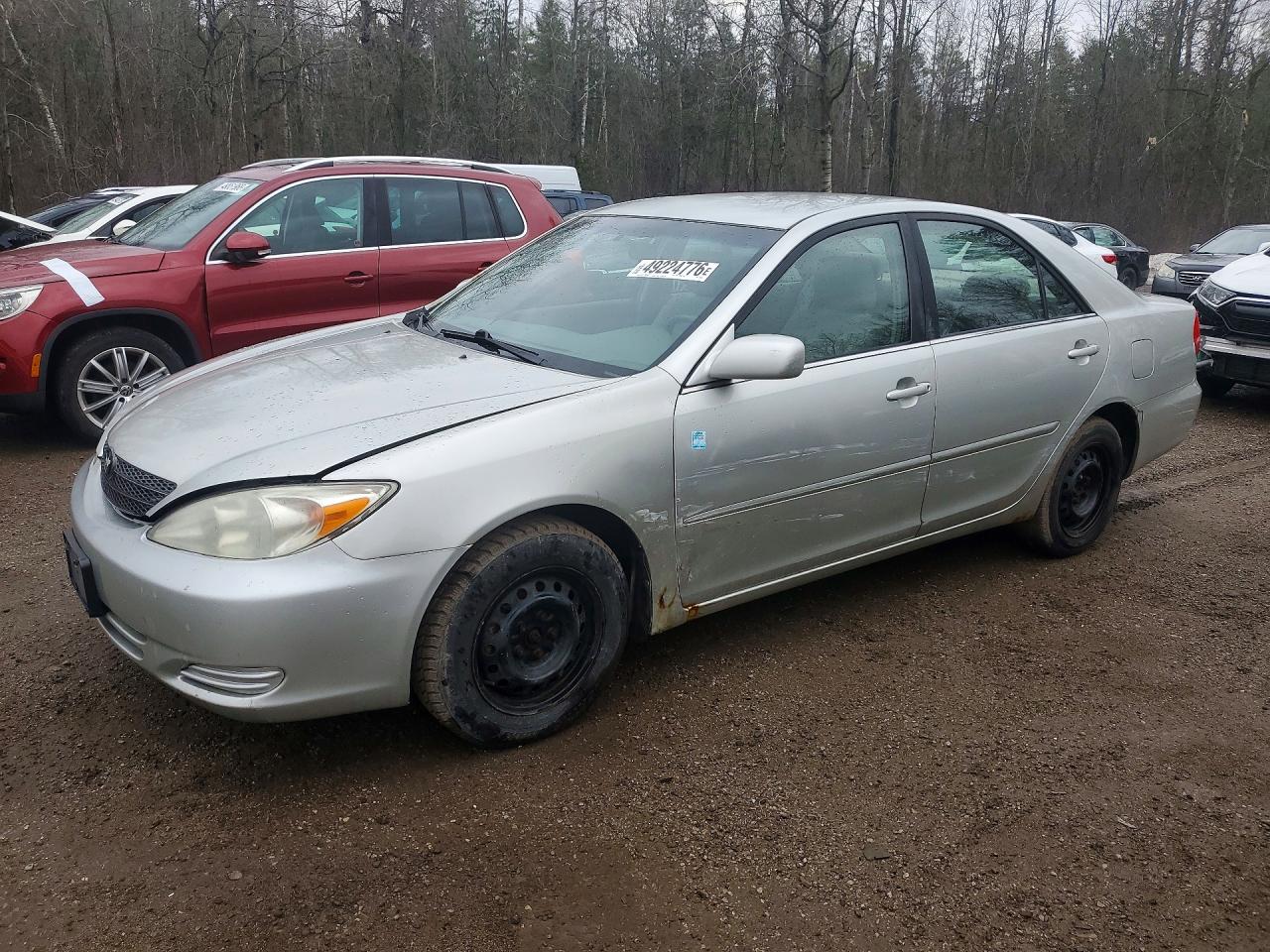 2002 Toyota Camry LE, VIN JTDBE32K820135286 — Front end