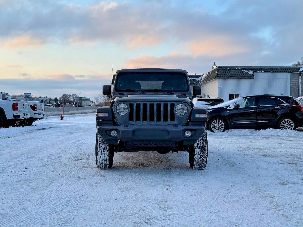 2020 Jeep Wrangler Unlimited Sport S, VIN 1C4HJXDG9LW128433 — Ранее повреждён