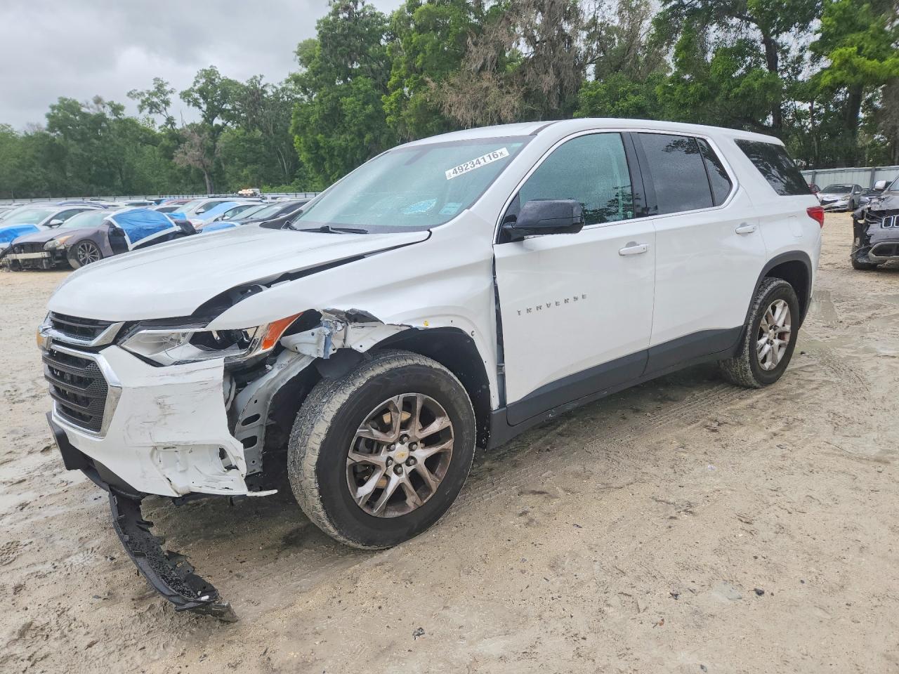 2019 Chevrolet Traverse LS, VIN 1GNEVFKW5KJ158107 — Front end