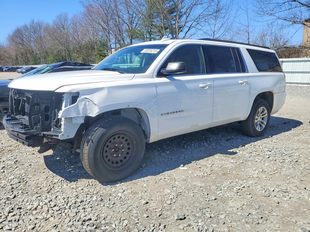 2016 Chevrolet Suburban LT, VIN 1GNSKHKC3GR245638 — Front end