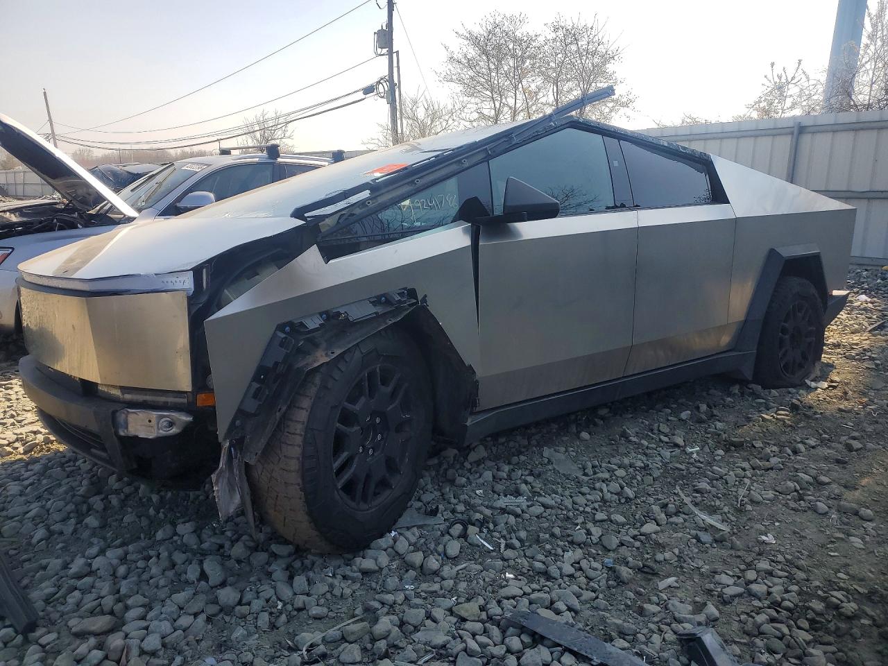 2024 Tesla Cybertruck, VIN 7G2CEHED7RA022692 — Side