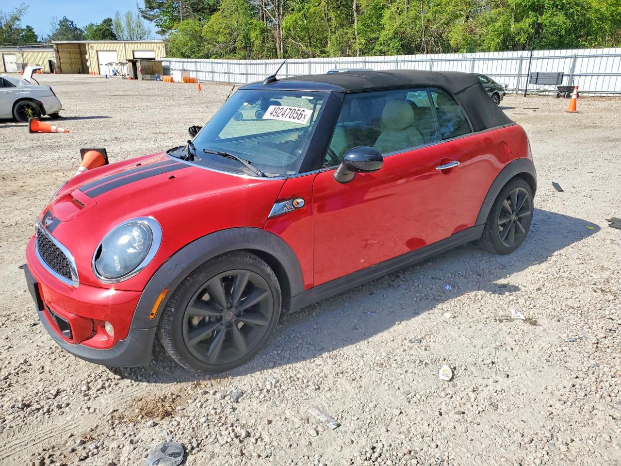 2015 MINI Convertible S, VIN WMWZP3C50FT298842 — Бок