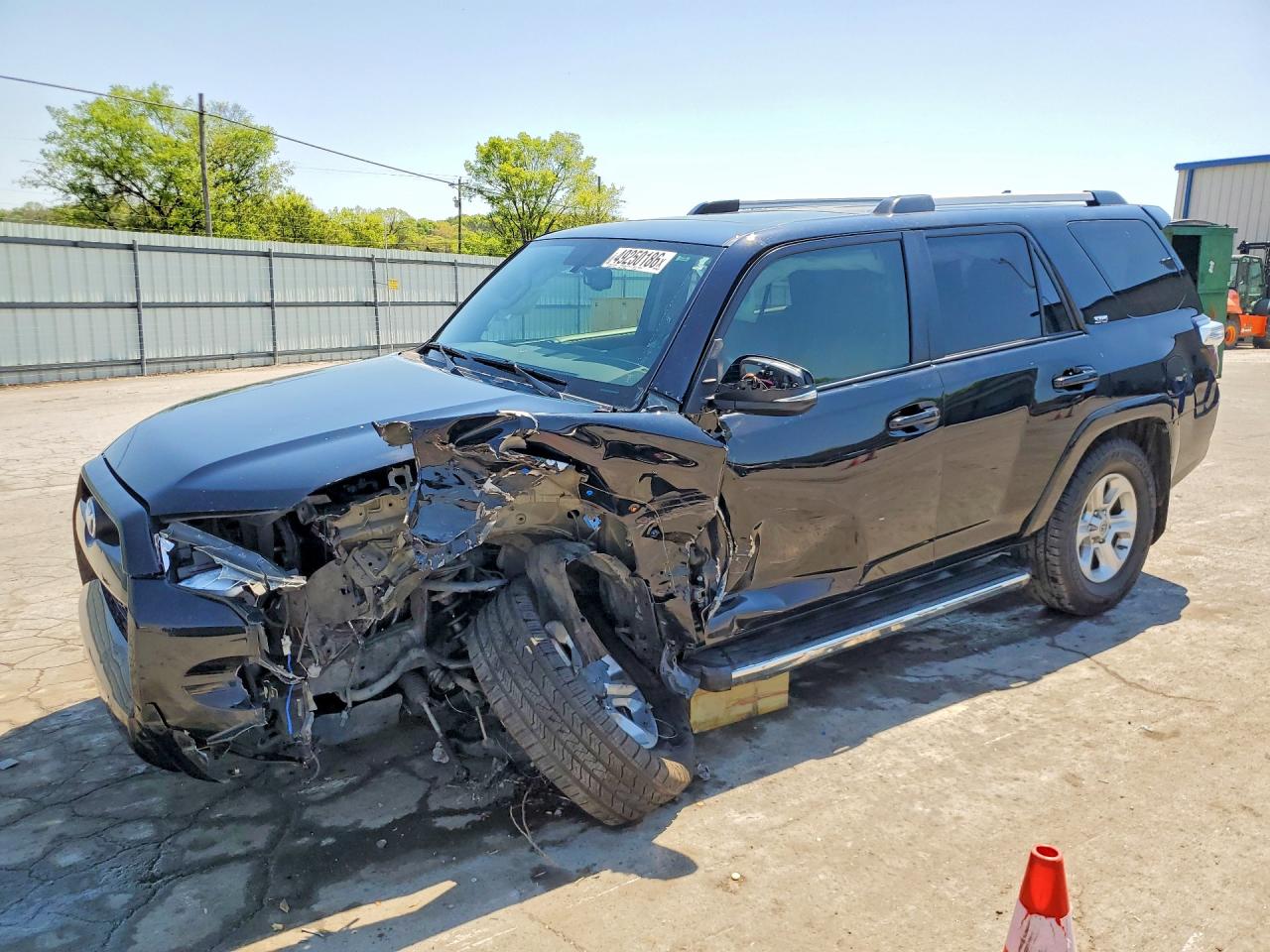 2019 Toyota 4Runner SR5, VIN JTEZU5JR4K5211855 — Front end