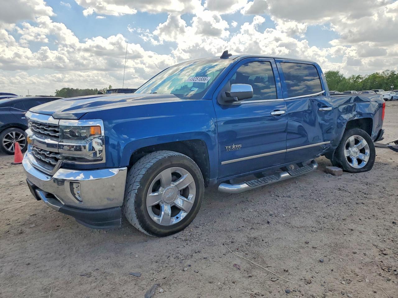 2018 Chevrolet Silverado 1500 LTZ, VIN 3GCPCSEC9JG263928 — Side