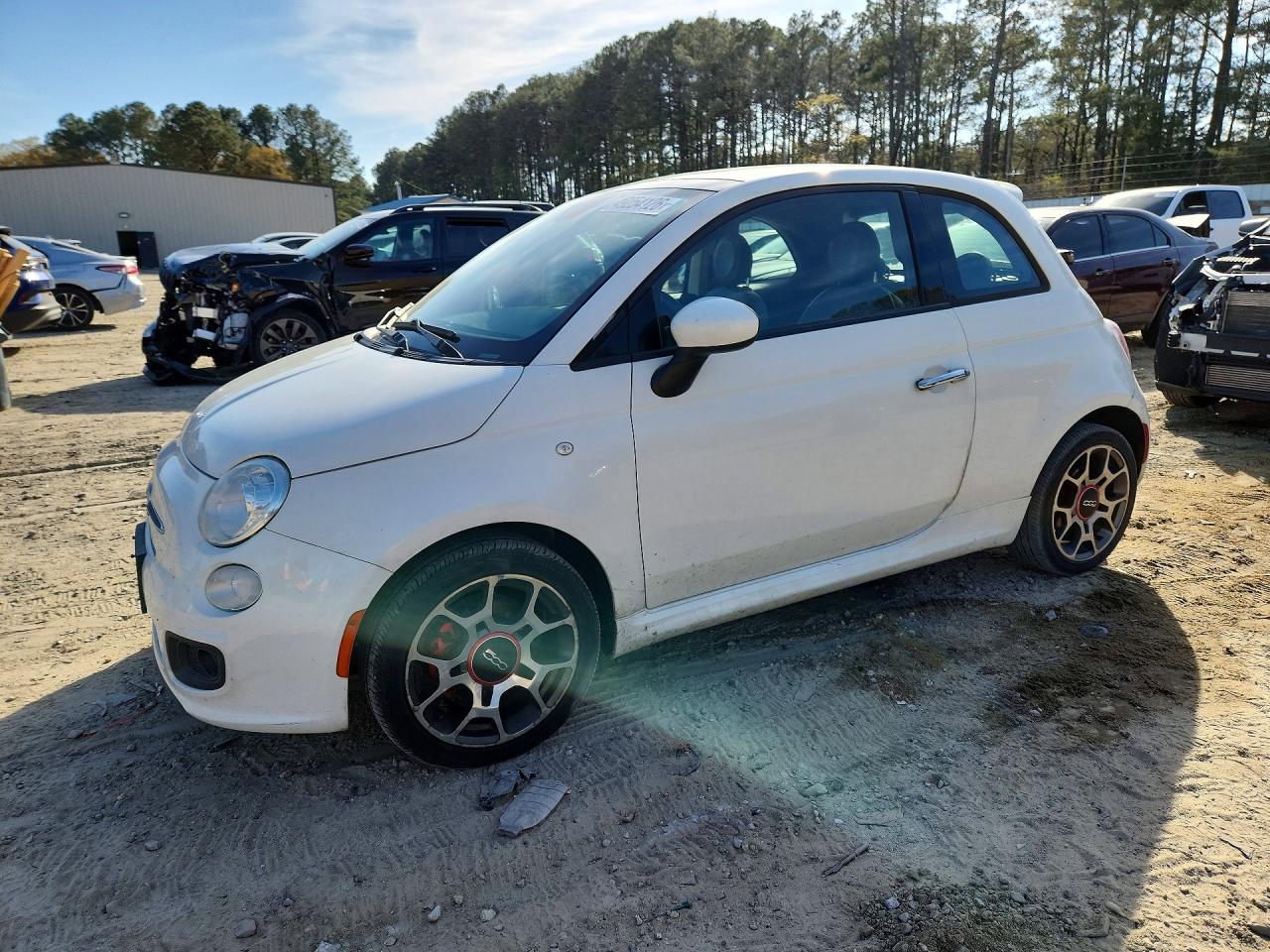 2015 FIAT 500 Sport, VIN 3C3CFFBR9FT594520 — Бок