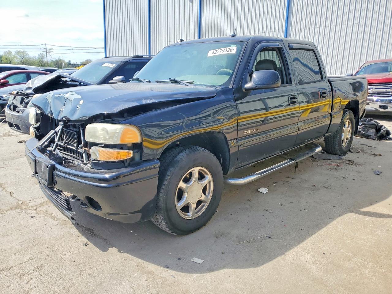 2005 GMC Sierra Denali, VIN 2GTEK63N951114763 — Front end