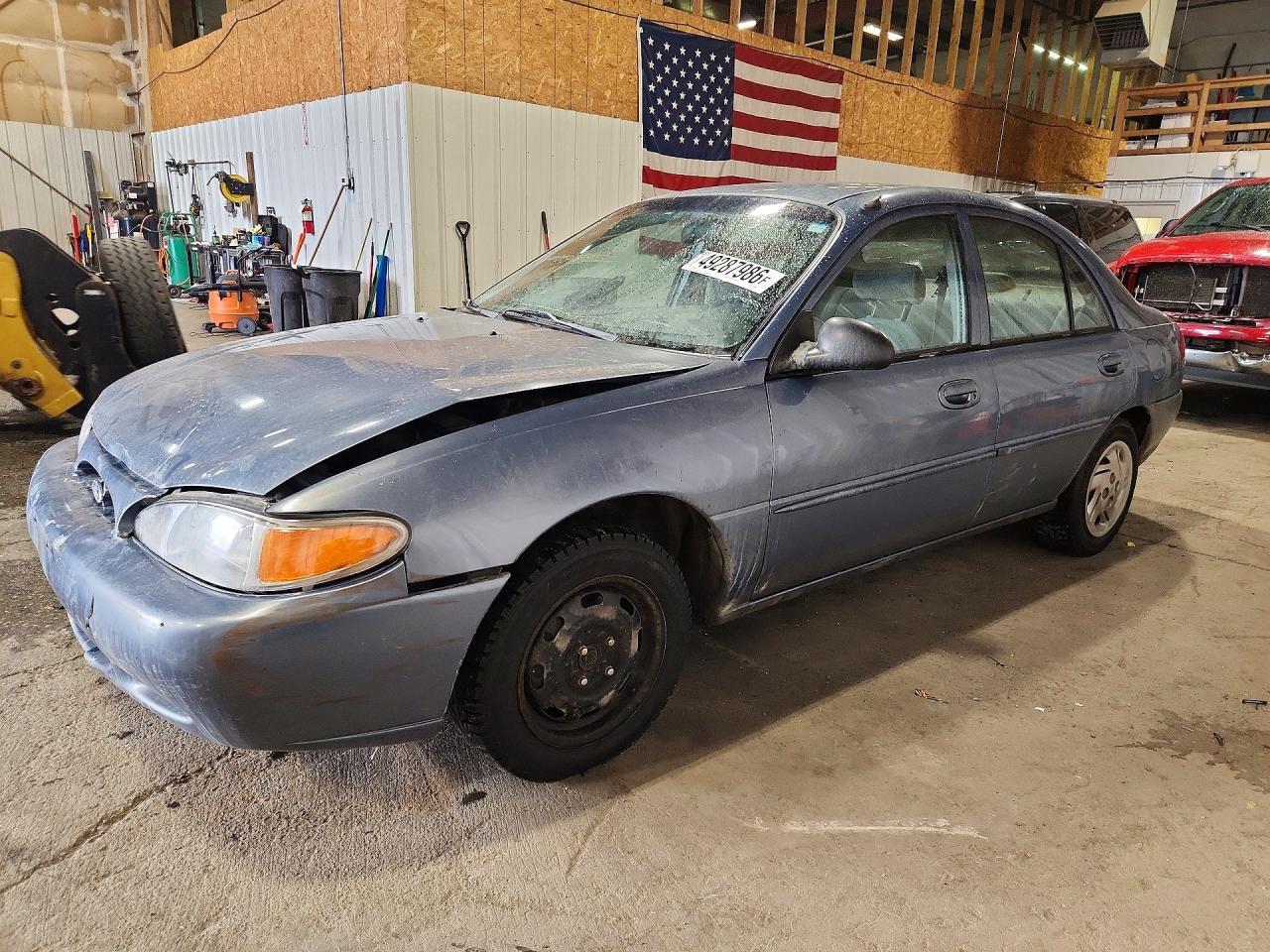 1999 Ford Escort SE, VIN 1FAFP13P7XW110996 — Front end