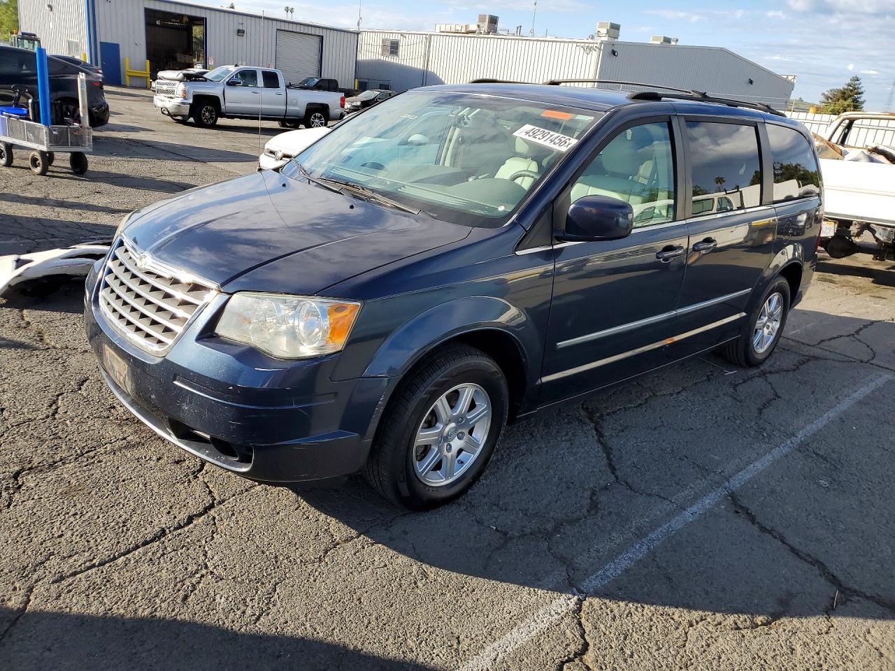 2009 Chrysler Town & Country Touring, VIN 2A8HR54119R614348 — Normal wear