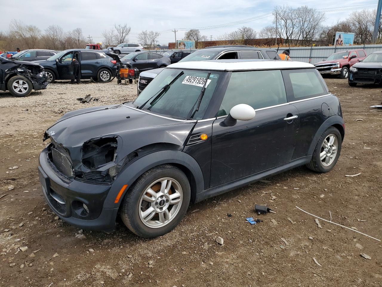 2013 MINI Hardtop, VIN WMWSU3C54DT546579 — Перед