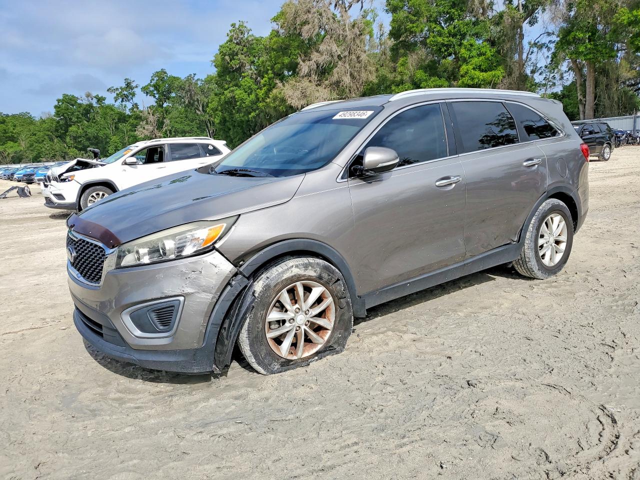 2016 Kia Sorento LX, VIN 5XYPG4A35GG128815 — Front end