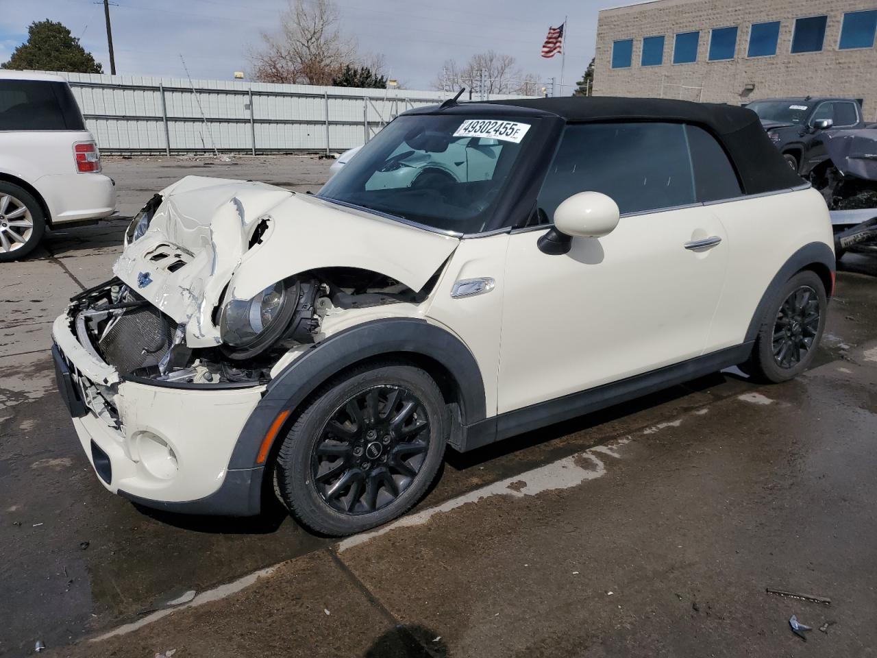 2016 MINI Convertible S, VIN WMWWG9C54G3C21935 — Перед