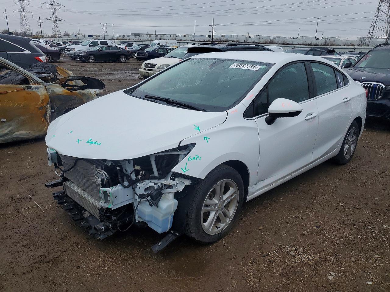 2018 Chevrolet Cruze LT, VIN 1G1BE5SM5J7135256 — Front end