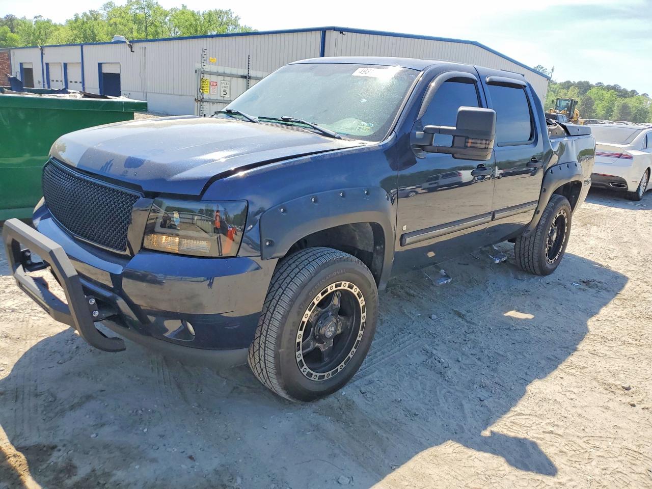 2007 Chevrolet Avalanche LTZ, VIN 3GNFK12377G286234 — Side