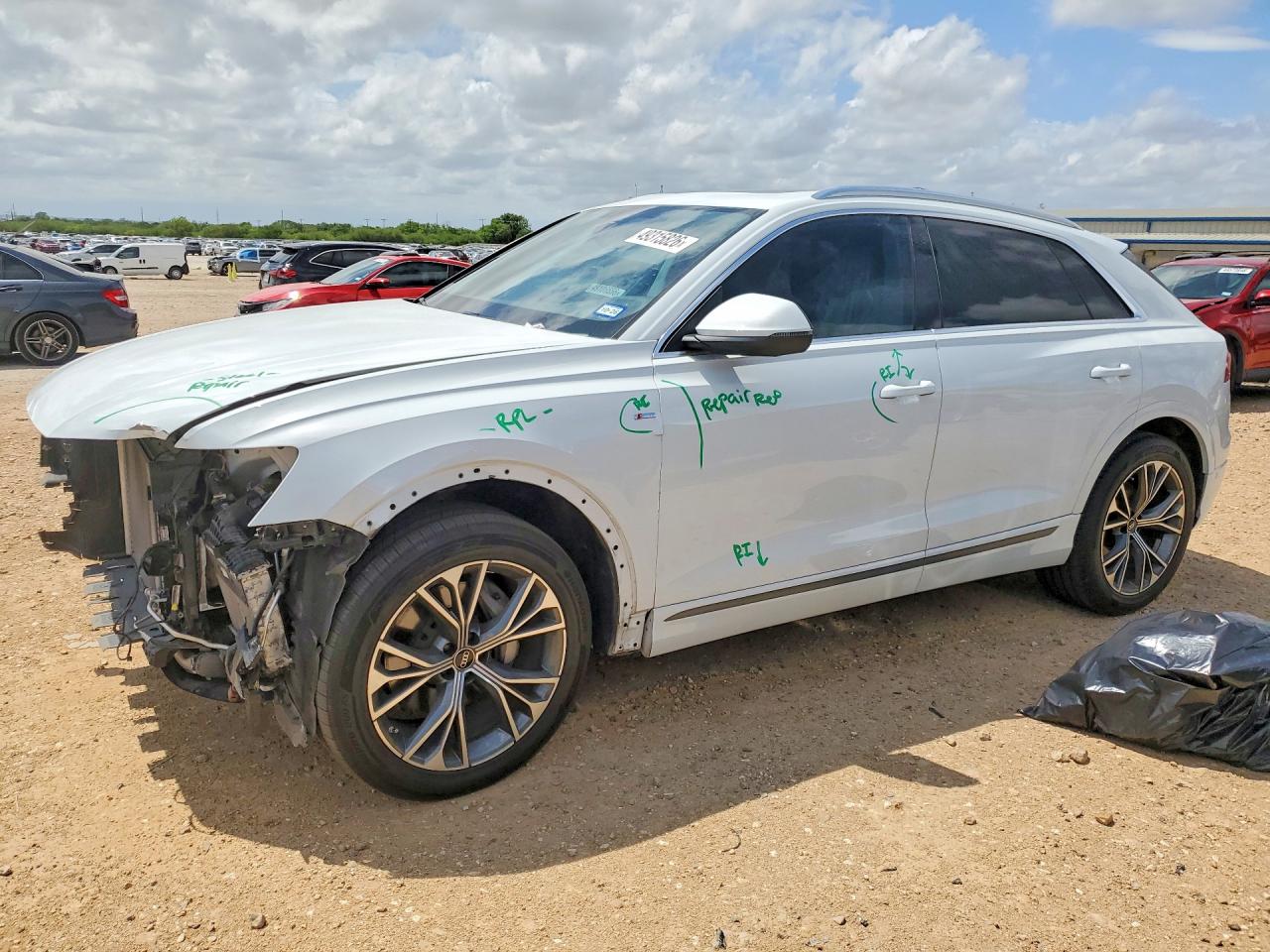 2022 Audi Q8 Premium Plus, VIN WA1EVBF1XND031804 — Перед