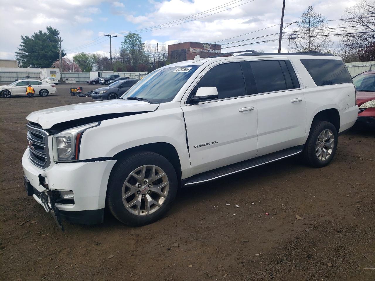 2017 GMC Yukon XL SLT, VIN 1GKS2GKC4HR306293 — Front end