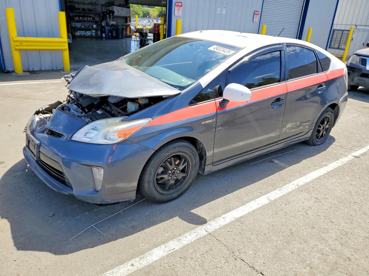 2015 Toyota Prius Two, VIN JTDKN3DU4F0442037 — Front end