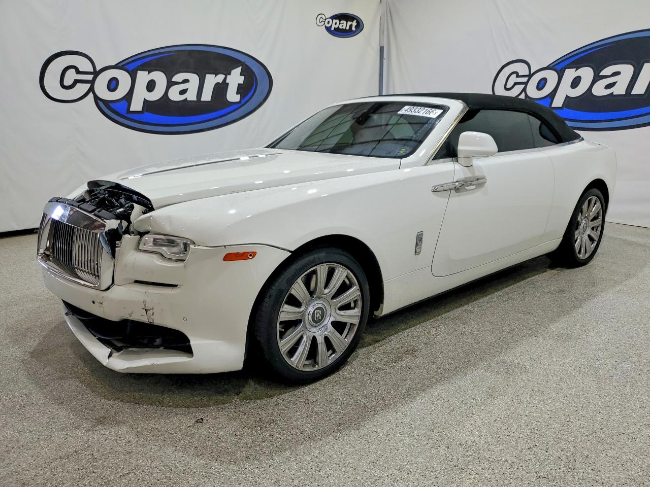 2017 Rolls-Royce Dawn, VIN SCA666D54HU102706 — Front end