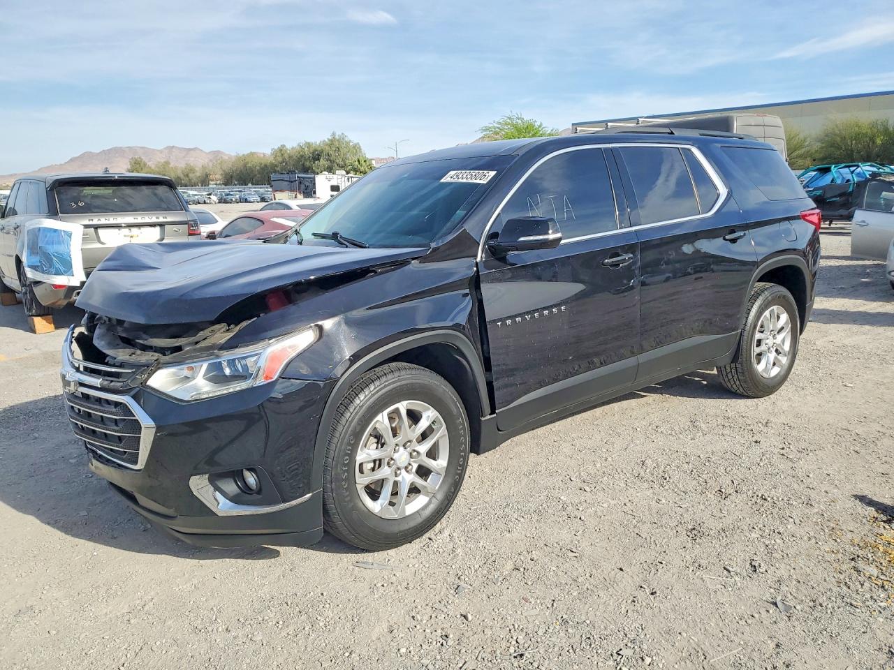 2020 Chevrolet Traverse LT Cloth, VIN 1GNERGKW4LJ142430 — Перед