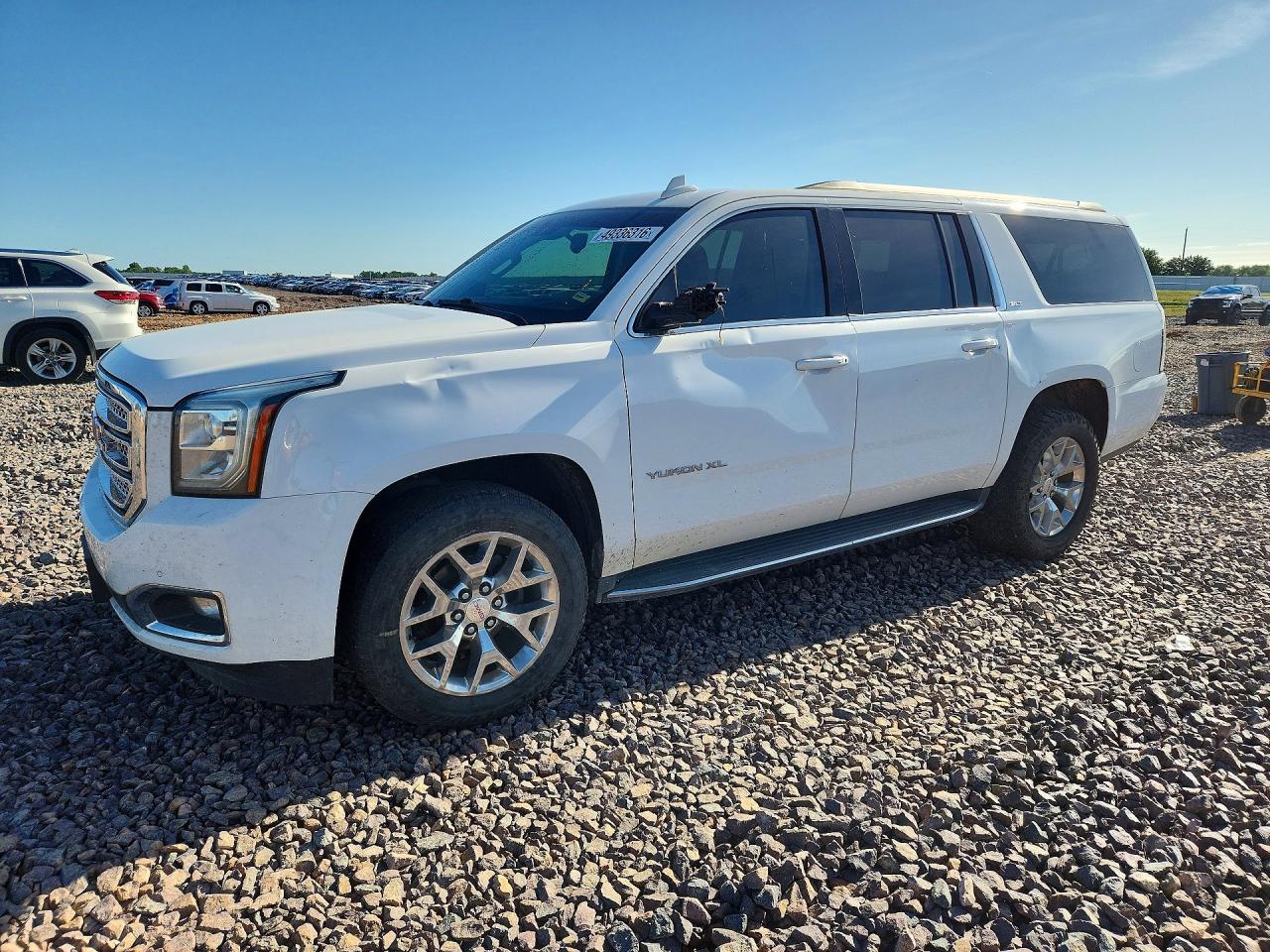 2016 GMC Yukon XL SLT, VIN 1GKS2GKC0GR128820 — Front end