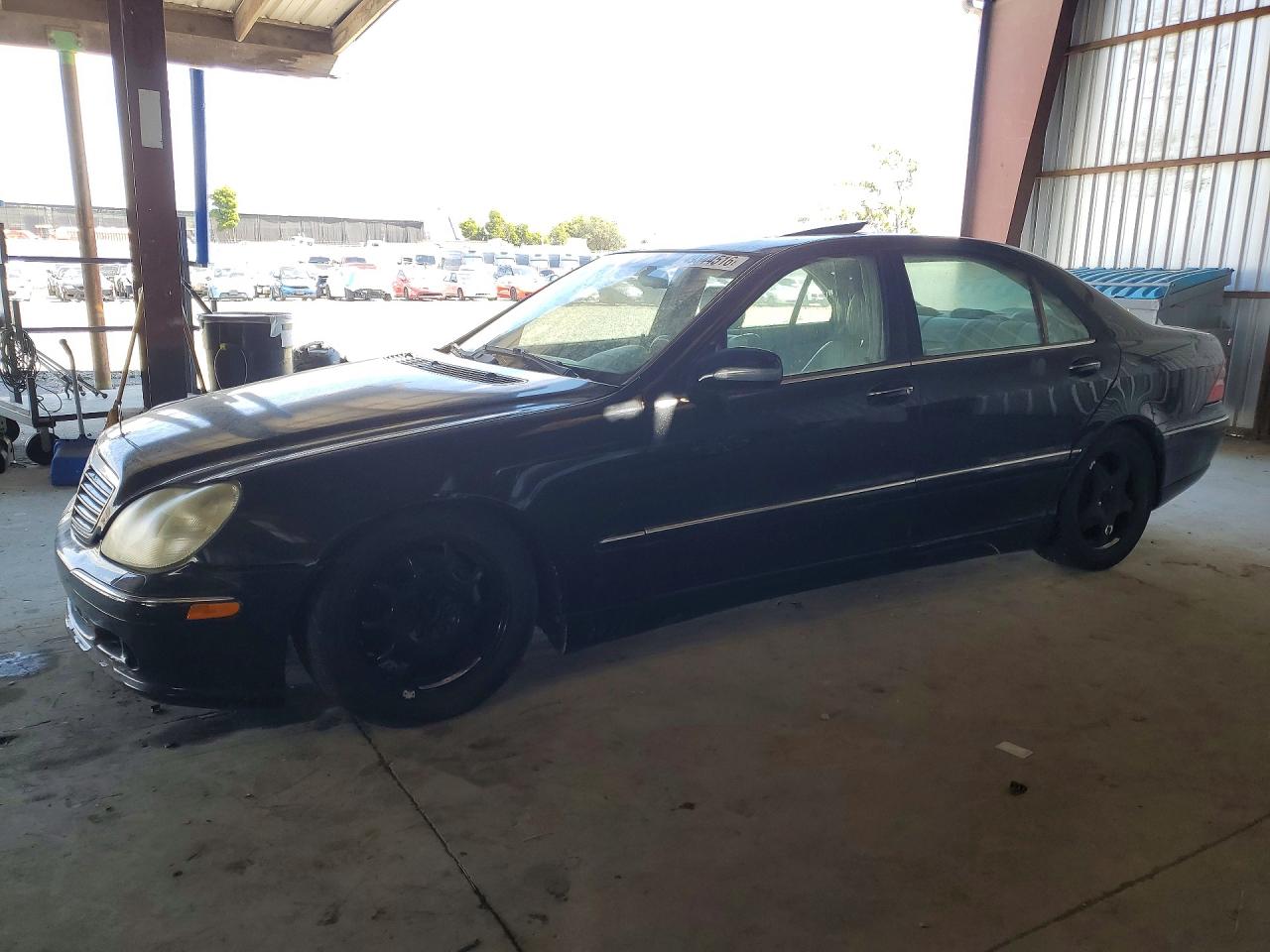2000 Mercedes-Benz S 320/430/500, VIN WDBNG70J7YA103231 — Minor dents and scratches