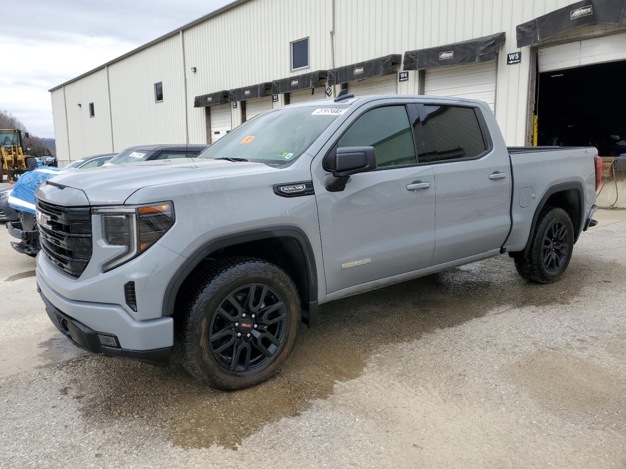 2024 GMC Sierra 1500 Elevation, VIN 3GTUUCED1RG293340 — Пожар в салоне