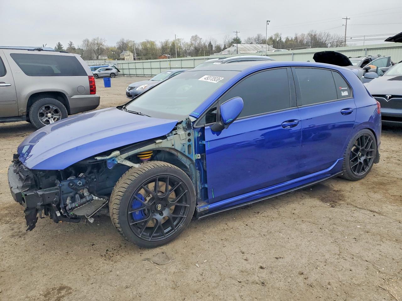 2022 Volkswagen Golf R, VIN WVWEB7CDXNW127186 — Front end
